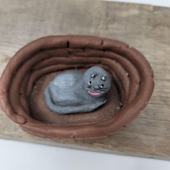 Gray Kitty Cat in Basket Figurine - Picture 9 of 10